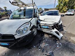 Incidente stradale, scontro dopo la curva: grave un uomo