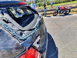 Pontina bloccata per un tamponamento, feriti due motociclisti