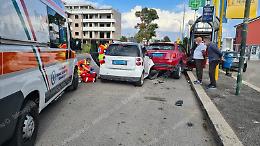 Latina, incidente in via Piave, coinvolte quattro auto ferita una ragazza