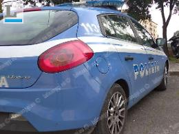 Aggredisce un cliente di un bar per rubargli il telefono: arrestata