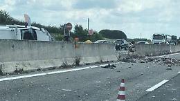 Camionista coinvolto in un incidente salvato dalla polizia stradale