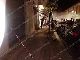 Crolla un cornicione durante i festeggiamenti per l'Italia