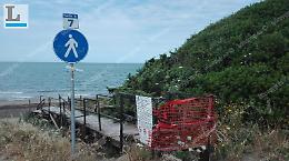 Passerelle al mare chiuse, la storia si ripete sul lungomare