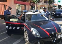 Avvicina un anziano e prova a rubargli l'orologio, denunciata