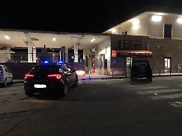 Tentano il furto in un esercizio pubblico: messi in fuga dai carabinieri