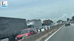 Mezzo blocca la Pontina, chilometri di code