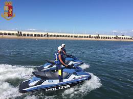 Soccorsa dalla Polizia di Stato una barca a vela alla deriva.