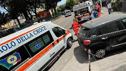 Perde i sensi e sbatte la testa a terra perdendo sangue: i soccorsi