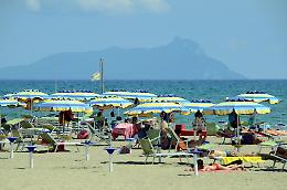 Il vaccino anti covid va al mare: iniezioni sul camper in otto tappe costiere