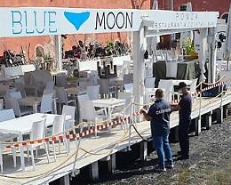 Scattano i sigilli al noto locale “Blue Moon”