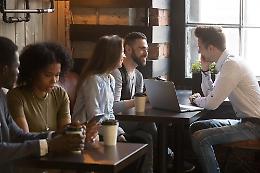 Comportamenti in pubblico che la gente ritiene più fastidiosi