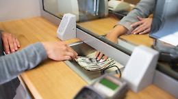 Licenziato impiegato infedele, aveva prelevato denaro sul conto di un cliente