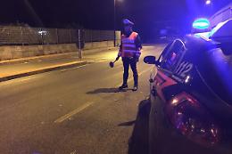 Guida sotto l'effetto di droga e alcol e provoca un incidente: denunciato