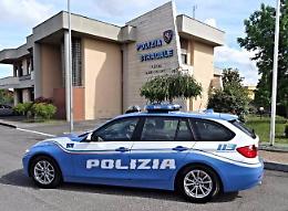 Auto rubata e smontata in un capannone, denunce e sequestro