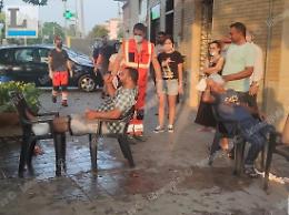 Pestaggio in strada per uno sguardo. Caccia ai picchiatori
