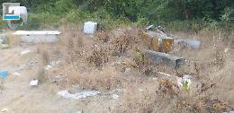 Mucchi di rifiuti in strada, pagano i monaci di Valvisciolo