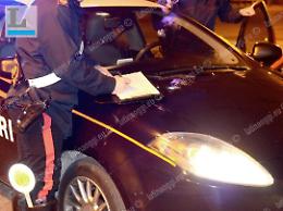 Tenta di aggredire la moglie con un martello, arrestato