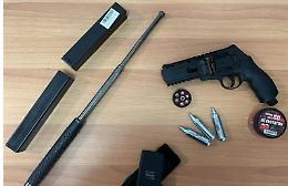 Minaccia un collega di lavoro con un taser, denunciato un 20enne di Gaeta