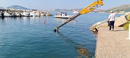Ritrovate e recuperate dal mare due bitte d'ormeggio del molo della Villa Marittima di Caposele