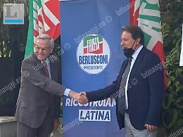 Stretta di mano tra Zaccheo e Fazzone. “Divisioni superate per il bene di Latina”