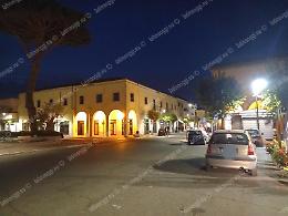 «Auto e moto a tutta velocità di notte, in piazza Roma serve l'isola pedonale»