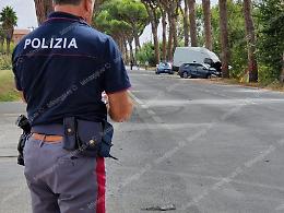 Scontro in sorpasso tra furgone e auto, due feriti