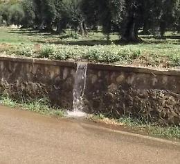 Perdita d'acqua, problemi sulla provinciale per Norma