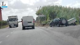 Scontro tra furgone e auto con rimorchio, incidente in via Carano