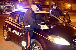 Testata all'agente dopo le minacce