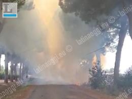 Nuovo incendio in periferia, strada chiusa a Borgo Grappa