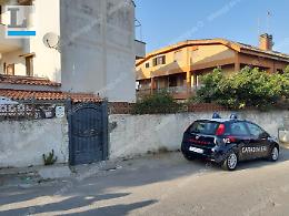 Morta in un lago di sangue in casa, eseguita l'autopsia: è omicidio