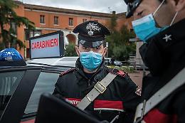 Aggredisce la moglie e i carabinieri intervenuti sul posto: arrestato