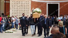 Una folla commossa per i funerali di Cristina Andersson
