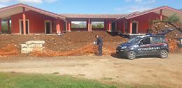 Villa abusiva sequestrata: i carabinieri denunciano una 57enne