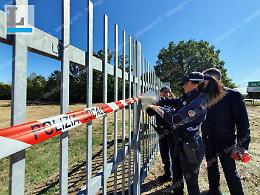 Sottopasso bloccato da un fiume di fango: terreno sequestrato