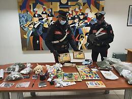 Droga nascosta nel pacco di giocattoli: due arresti