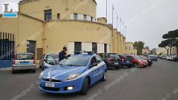 Lancia un fumogeno fuori dallo stadio: Daspo di 2 anni per un 44enne