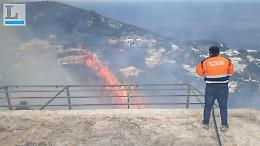 Incendio sulle colline di Ponza. Paura per le abitazioni