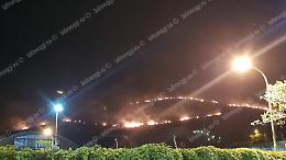 Incendio sul Monte di Conca,  al lavoro per spegnere il rogo