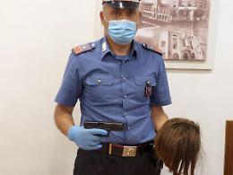 Pistola carica nel bauletto dello scooter, condannato il 21enne