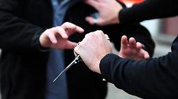 Lite in casa degenera e finisce a coltellate, tutti denunciati