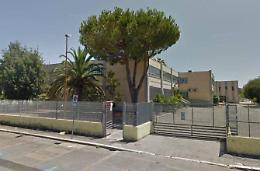 Termosifoni spenti, protesta ad oltranza in due scuole