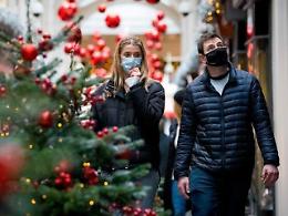 Covid, shopping in mascherina: la stretta natalizia in provincia