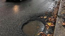 Strade e buche, FdI interroga Coletta: "Cosa si sta facendo per sistemare?"