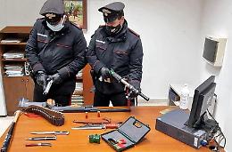 Trovato in possesso di armi e munizioni, arrestato