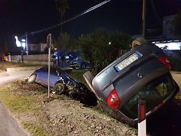 Incidente tra auto per un sorpasso, tra i feriti due bambini