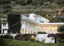 Hotel Grotta di Tiberio, permessi annullati