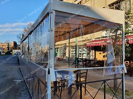 Sgarro al locale nella notte, caccia al vandalo