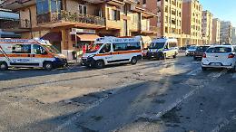 Mamma e figlia sul monopattino investite da un'auto