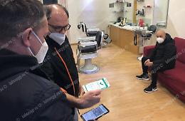 Covid: da ieri obbligo di Green pass base anche dal barbiere, prime reazioni